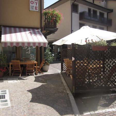 Albergo Leon Bianco Moggio Udinese Exterior photo